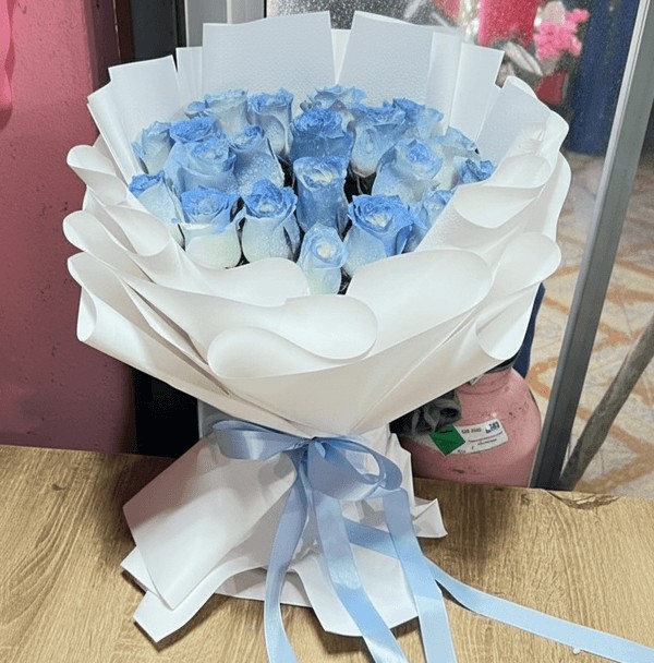 Ocean Breeze bouquet - 21 Blue Roses from Florist-Phuket