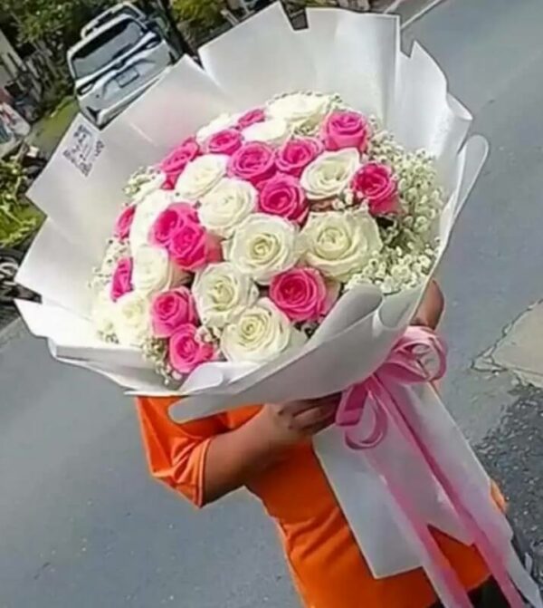 Pure Sentiment bouquet - Florist-Phuket (31 Mixed roses bouquet)